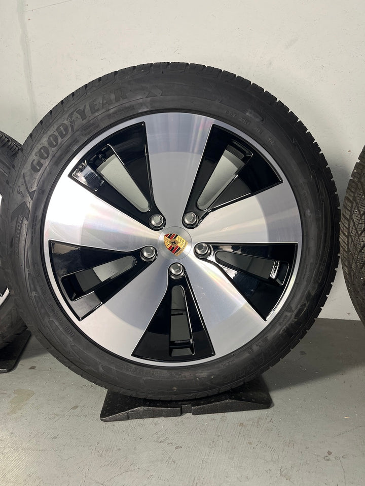 Porsche Macan IV Electric 20 Zoll Winter Räder NUR 500Km Goodyear 2024