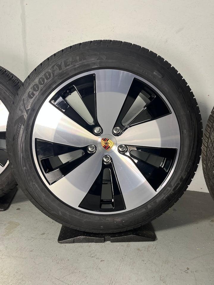 Porsche Macan IV Electric 20 Zoll Winter Räder NUR 500Km Goodyear 2024