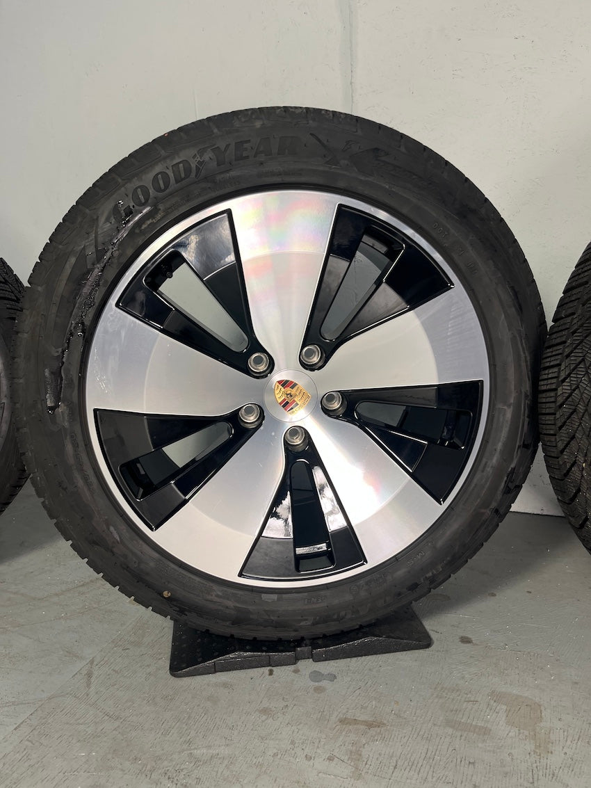 Porsche Macan IV Electric 20 Zoll Winter Räder NUR 500Km Goodyear 2024