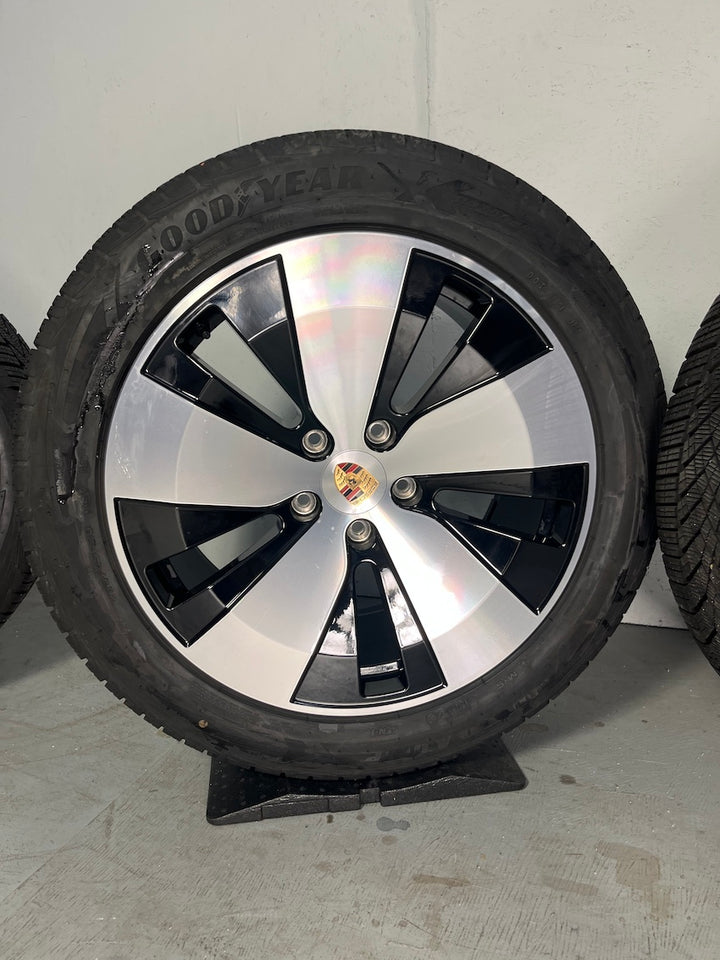 Porsche Macan IV Electric 20 Zoll Winter Räder NUR 500Km Goodyear 2024
