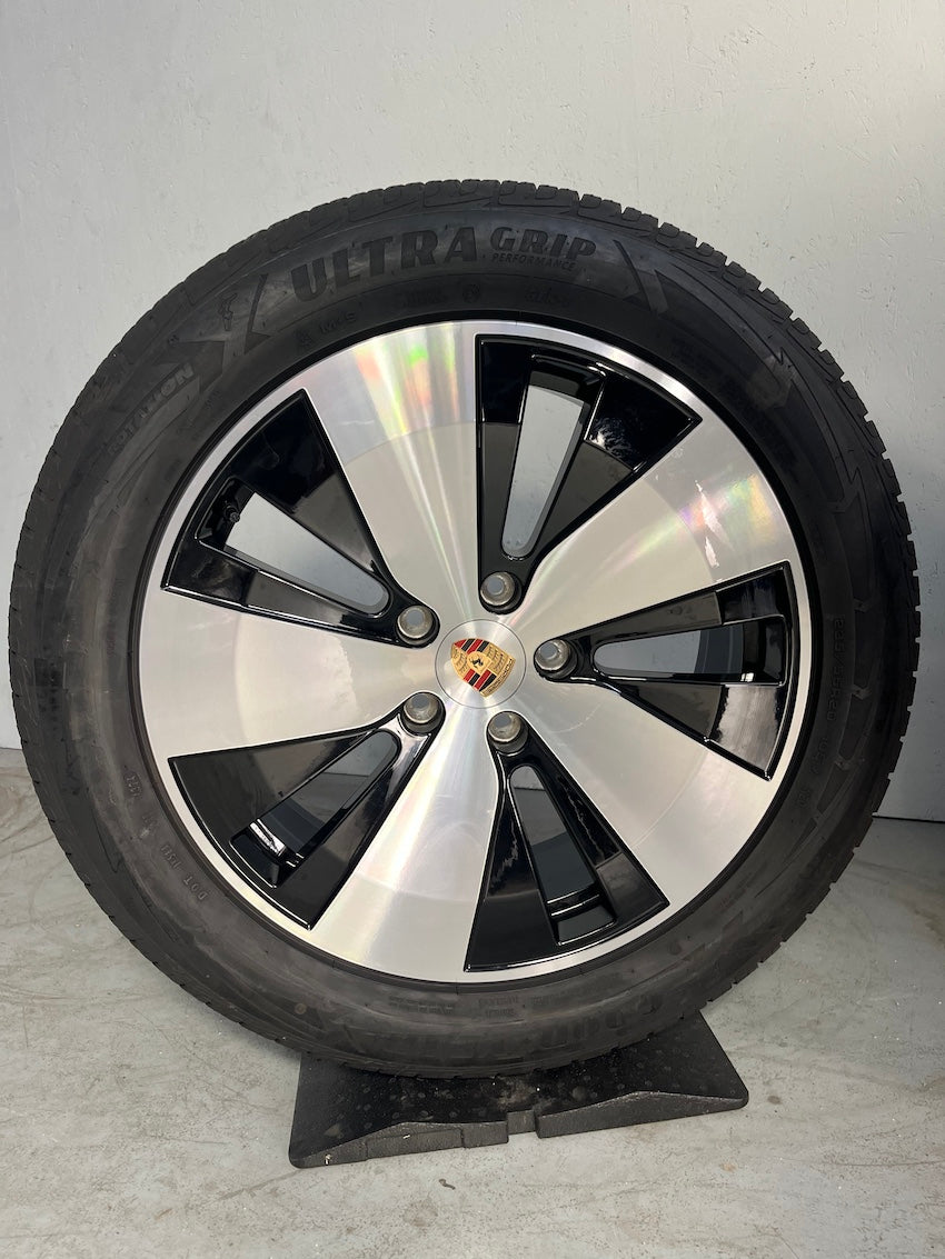 Porsche Macan IV Electric 20 Zoll Winter Räder NUR 500Km Goodyear 2024