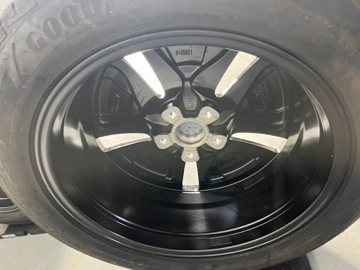 Porsche Macan IV Electric 20 Zoll Winter Räder NUR 500Km Goodyear 2024