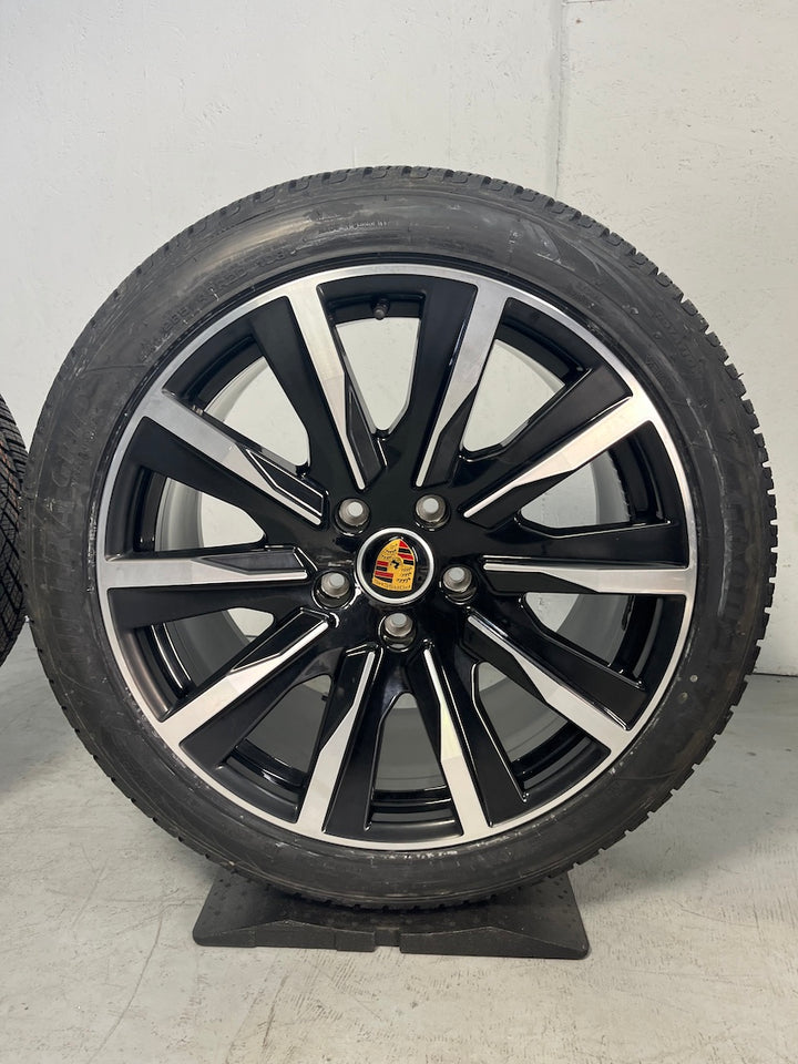 Porsche Taycan J1 II 20 Zoll Tequipment Design Winterräder Goodyear DOT2024 7,5mm
