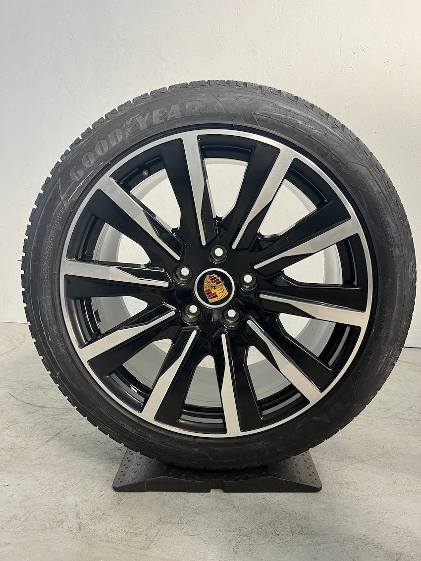 Porsche Taycan J1 II 20 Zoll Tequipment Design Winterräder Goodyear DOT2024 7,5mm