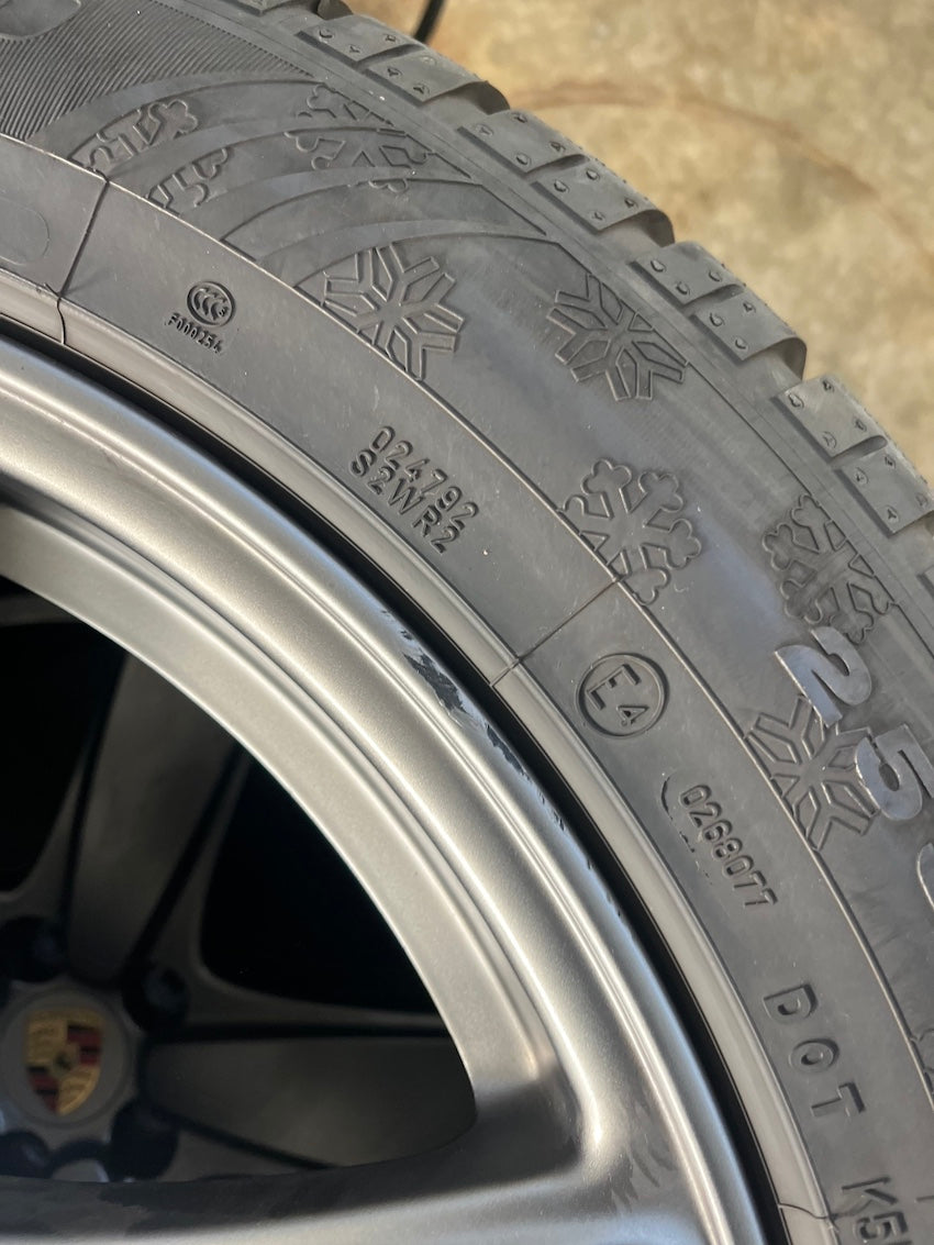 Porsche Macan II 19 Zoll Sport Classic Winter Räder Dunlop PLATINUM
