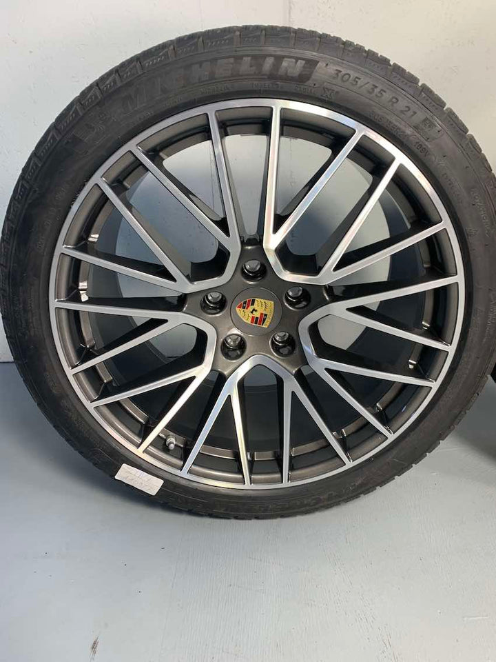 Porsche Cayenne COUPE E3 21 Zoll RS Spyder Winter Räder Michelin 80%