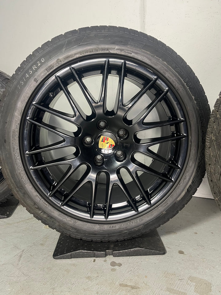 Porsche Cayenne 20 Zoll RS Spyder 958 Winter Räder Dunlop schwarz