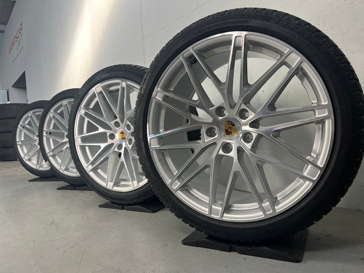 Porsche Macan IV Electric EV 22 Zoll RS Spyder Winter Räder NEU Pirelli