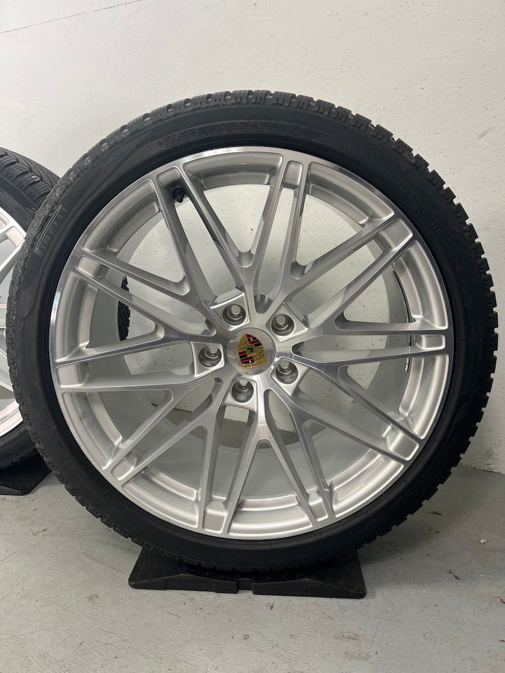 Porsche Macan IV Electric EV 22 Zoll RS Spyder Winter Räder NEU Pirelli