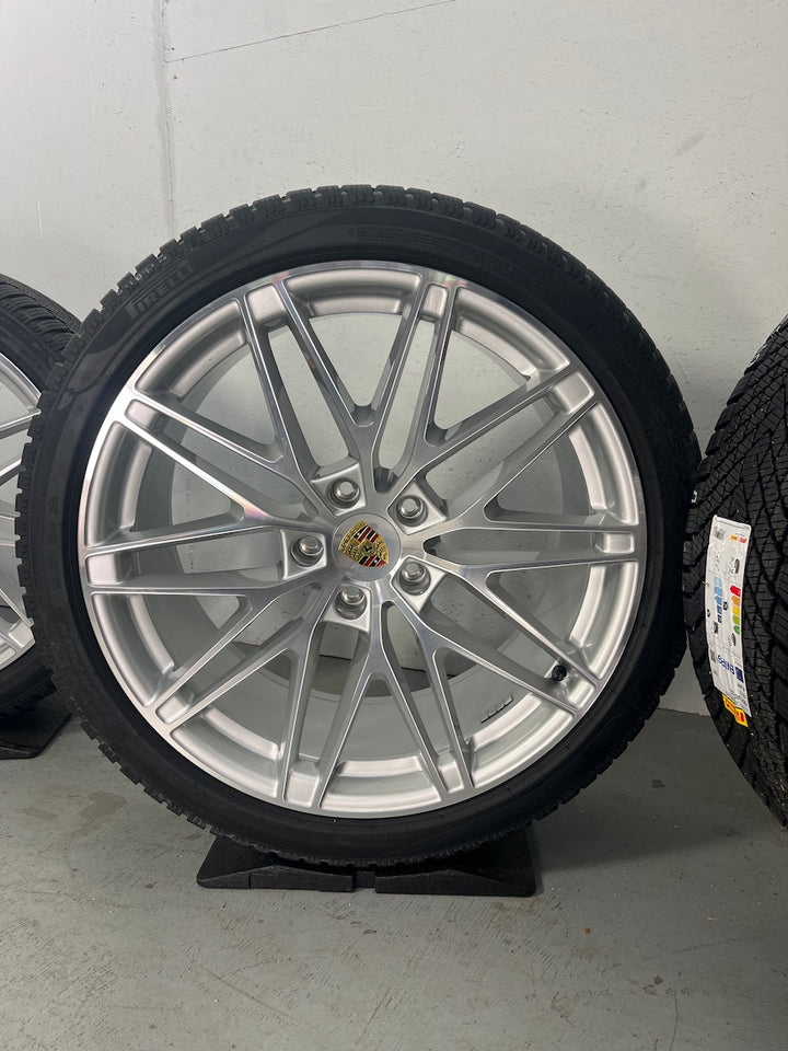 Porsche Macan IV Electric EV 22 Zoll RS Spyder Winter Räder NEU Pirelli