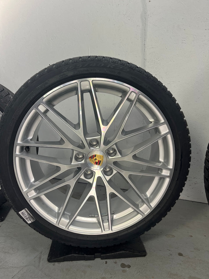 Porsche Macan IV Electric EV 22 Zoll RS Spyder Winter Räder NEU Pirelli