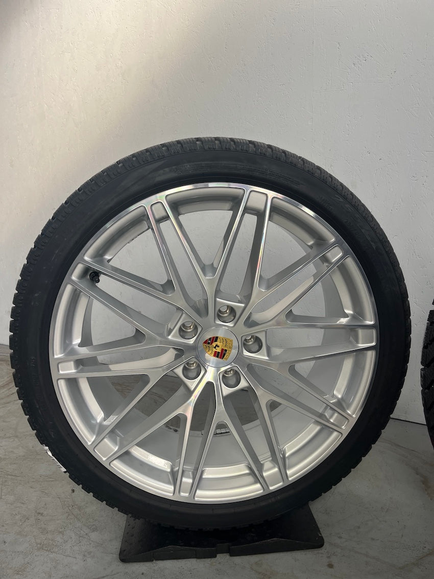 Porsche Macan IV Electric EV 22 Zoll RS Spyder Winter Räder NEU Pirelli