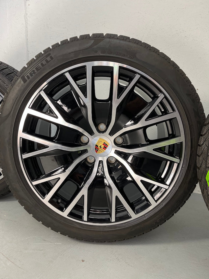 Porsche Taycan 20 Zoll TURBO S AERO Winterräder Pirelli 900Km DOT2023