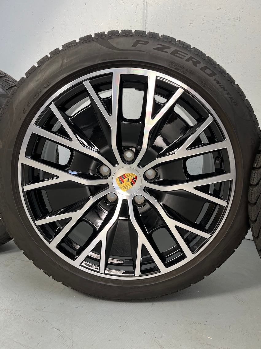 Porsche Taycan 20 Zoll TURBO S AERO Winterräder Pirelli 900Km DOT2023