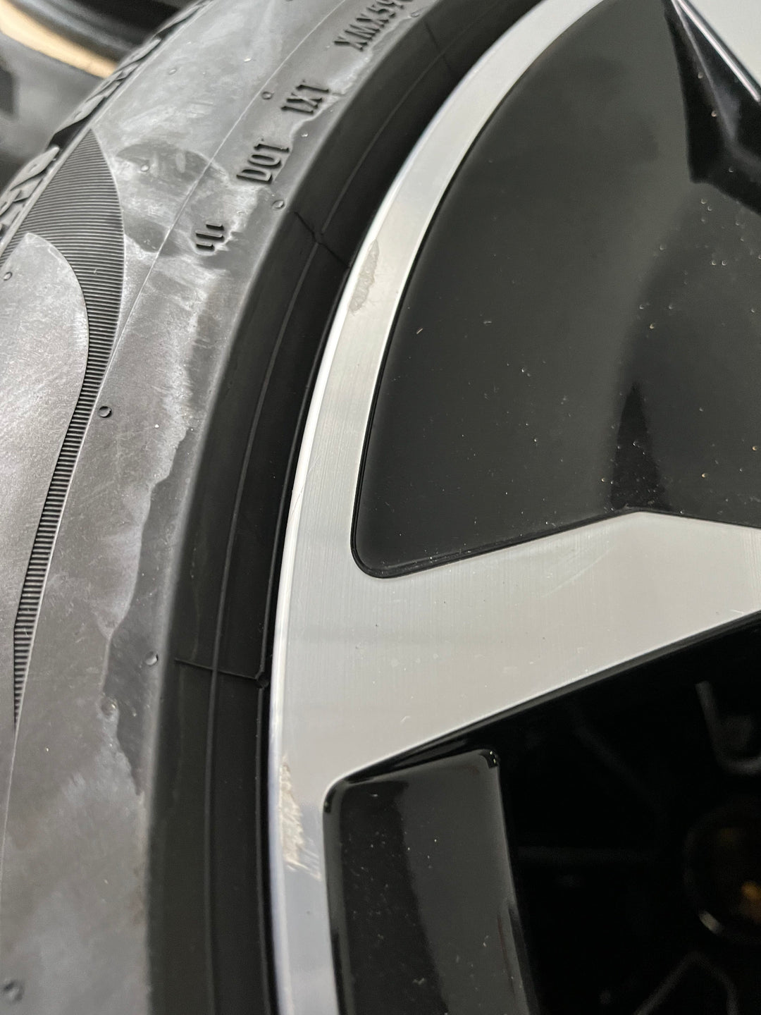 Porsche Taycan 20 Zoll TURBO AERO DESIGN Winter DOT2022 Pirelli 6,5mm