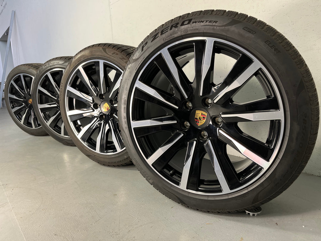 Porsche Taycan 20 Zoll Tequipment Design Winterräder Pirelli DOT2021/22