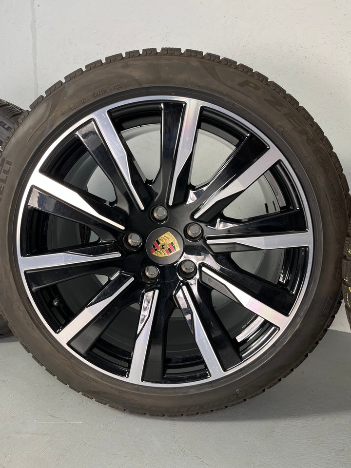 Porsche Taycan 20 Zoll Tequipment Design Winterräder Pirelli DOT2021/22