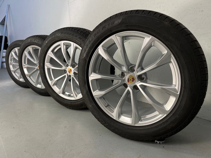 Porsche Macan III + II 19 Zoll Design Winter Räder Pirelli DOT2023 7,5mm 900Km