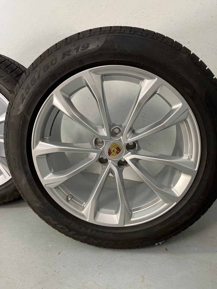 Porsche Macan III 19 Zoll Design Winter Räder Pirelli DOT2022
