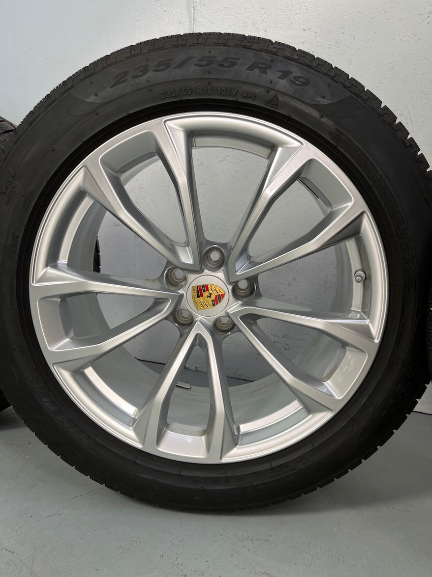 Porsche Macan III 19 Zoll Design Winter Räder Pirelli DOT2022