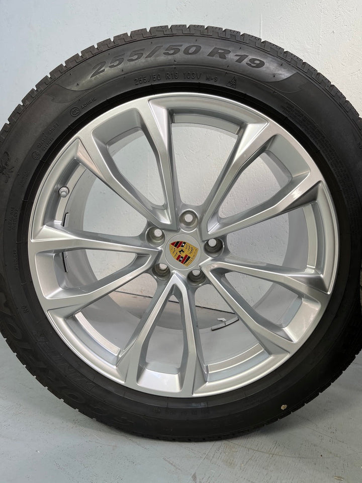 Porsche Macan III 19 Zoll Design Winter Räder Pirelli DOT2022
