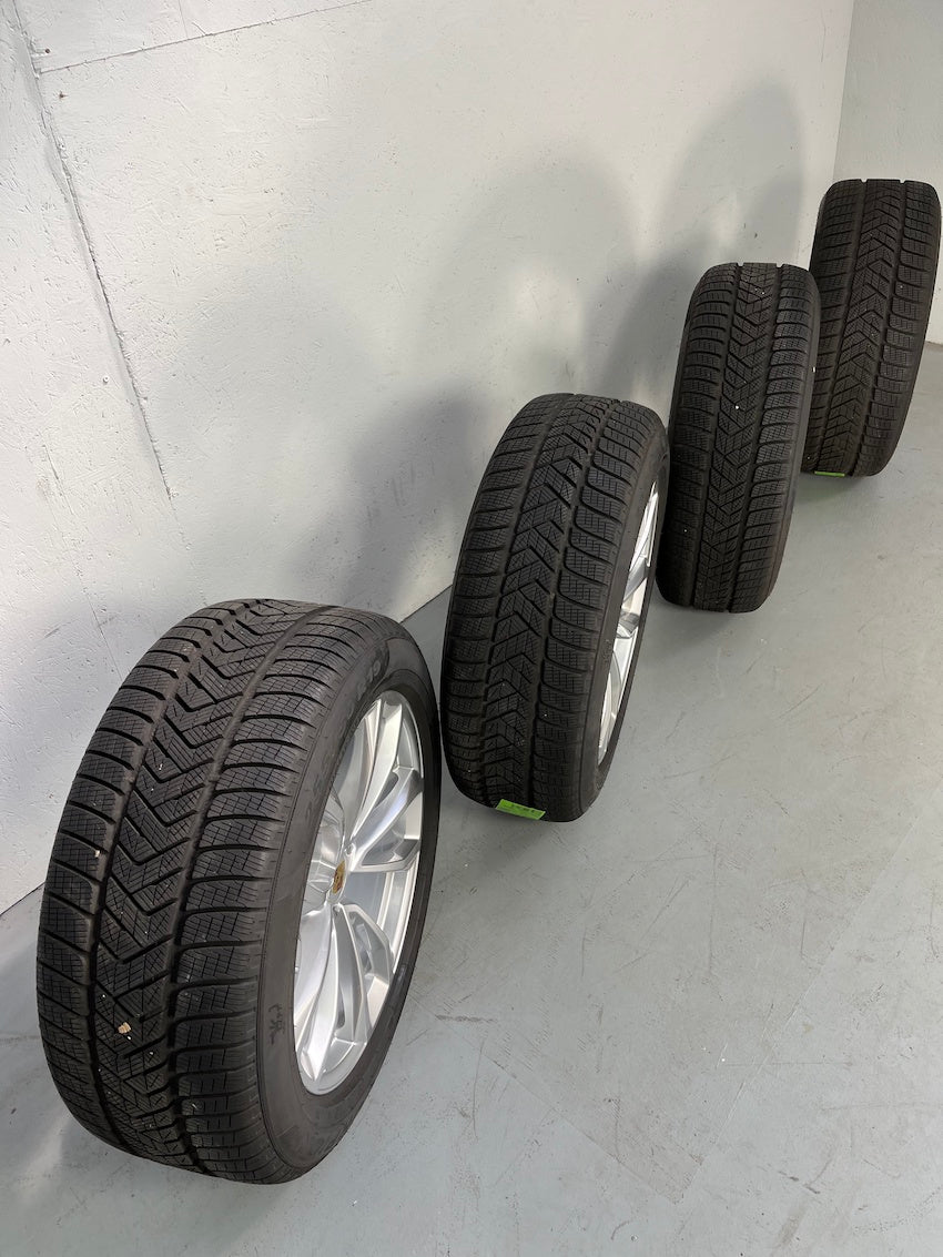 Porsche Macan III 19 Zoll Design Winter Räder Pirelli DOT2022