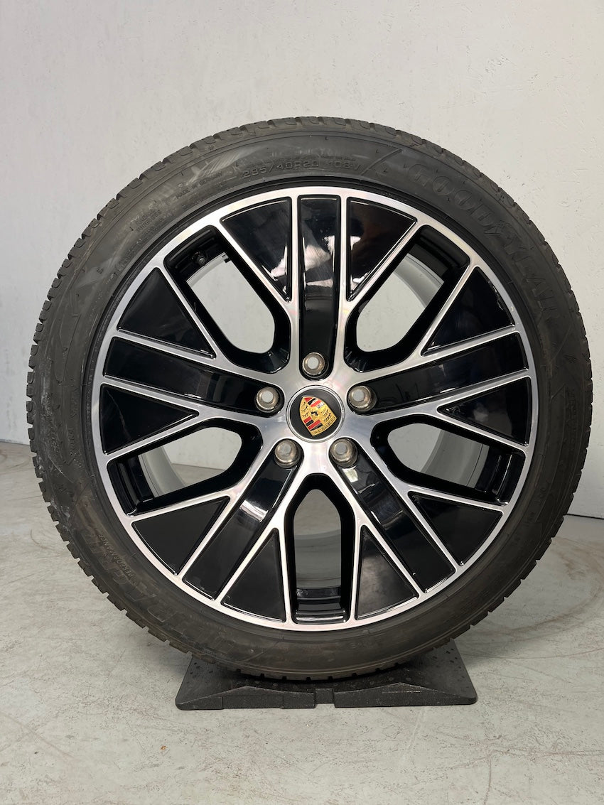 Porsche Taycan J1 20 Zoll TURBO AERO Winter Goodyear 2023 6,5+7,5mm