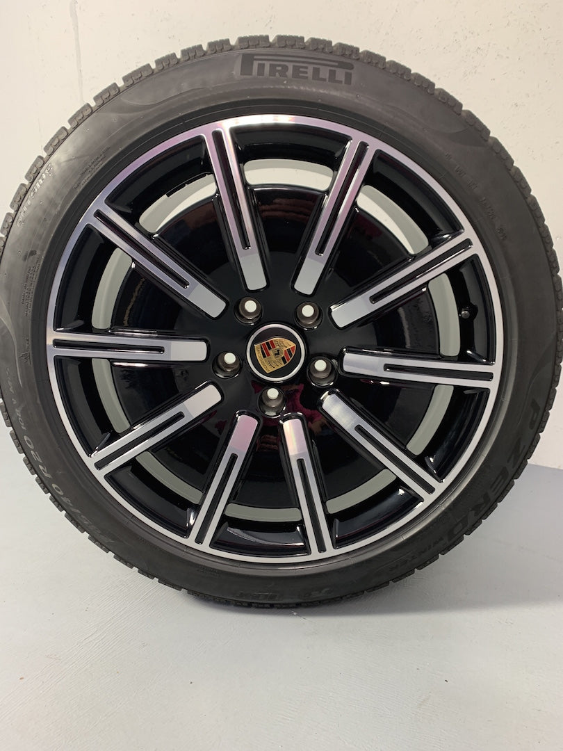 Porsche Taycan 20 Zoll Sport Aero Winterräder Pirelli DOT2022 7,5mm MwSt.awb.