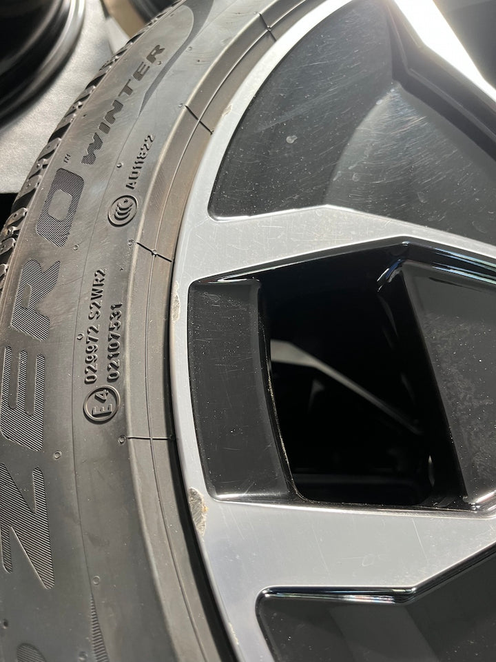 Porsche Taycan 20 Zoll TURBO AERO DESIGN Winterräder 1100Km DOT2021 Pirelli