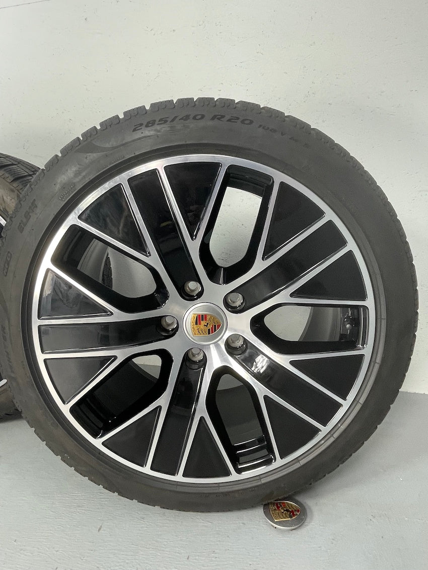 Porsche Taycan J1 20 Zoll TURBO AERO Winterräder Pirelli 2023 NEU
