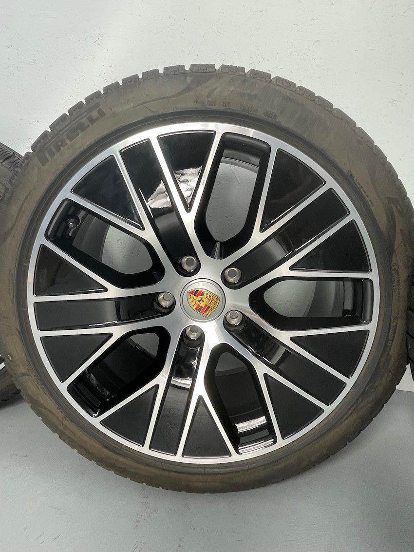 Porsche Taycan J1 20 Zoll TURBO AERO Winterräder Pirelli 2023 NEU