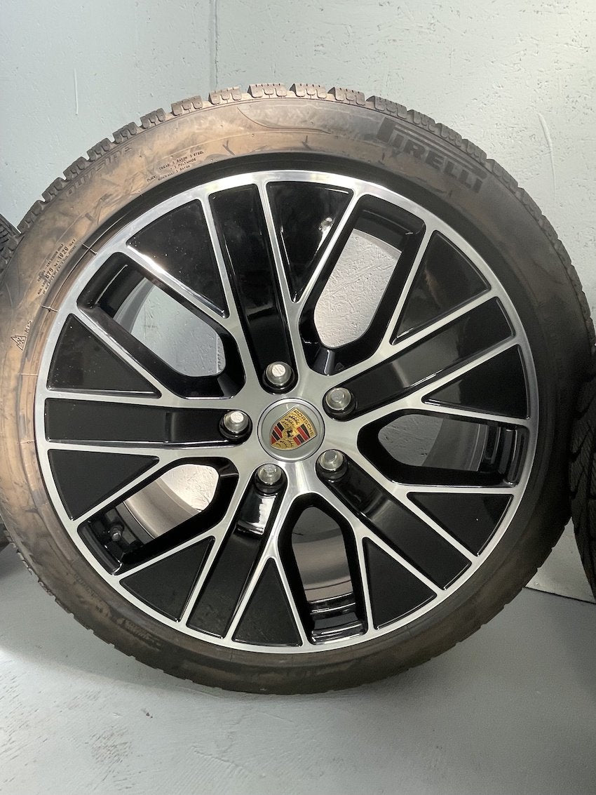 Porsche Taycan 20 Zoll TURBO AERO Winterräder Pirelli TOP