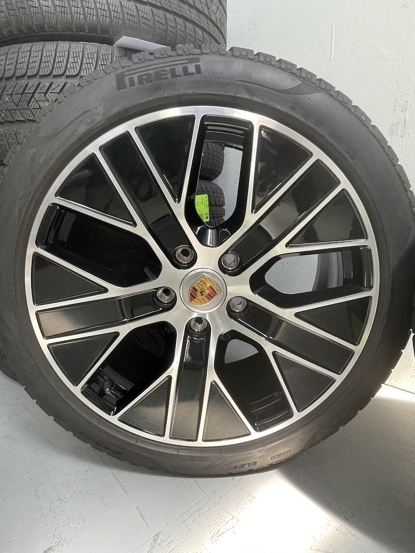 Porsche Taycan 20 Zoll TURBO AERO Winterräder Pirelli TOP
