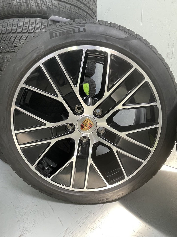 Porsche Taycan 20 Zoll TURBO AERO Winterräder Pirelli TOP