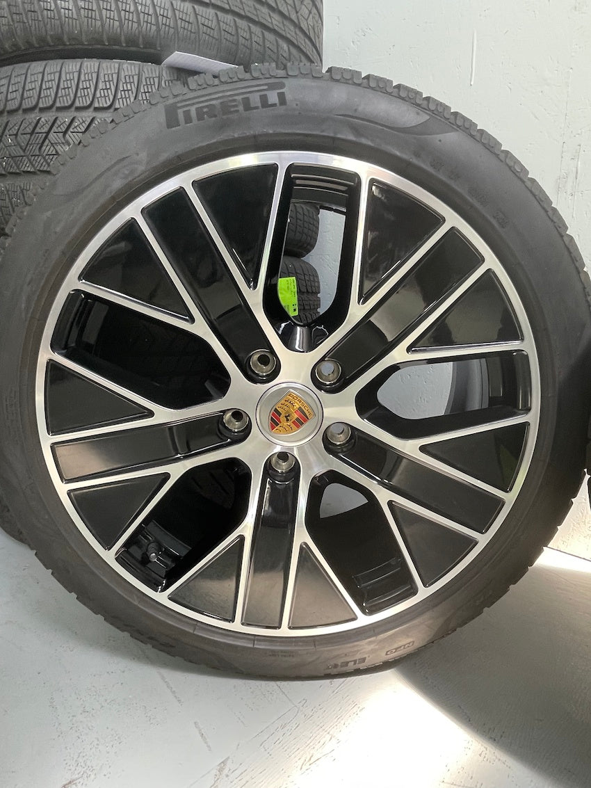 Porsche Taycan J1 20 Zoll TURBO AERO Winterräder Pirelli 2023 NEU
