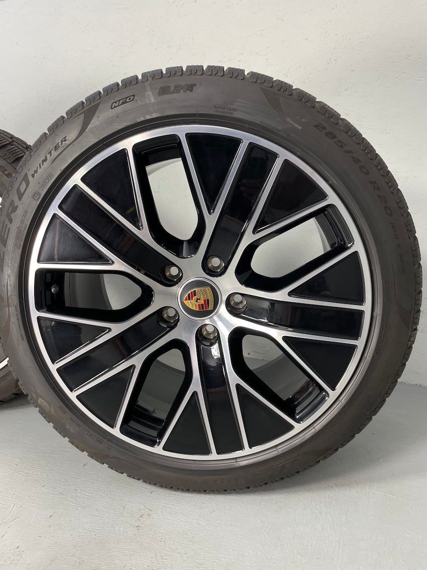 Porsche Taycan 20 Zoll TURBO AERO Winterräder Pirelli NUR 1100KM DOT2021