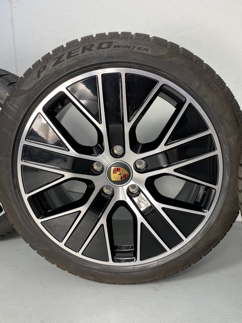 Porsche Taycan 20 Zoll TURBO AERO Winterräder Pirelli NUR 1100KM DOT2021