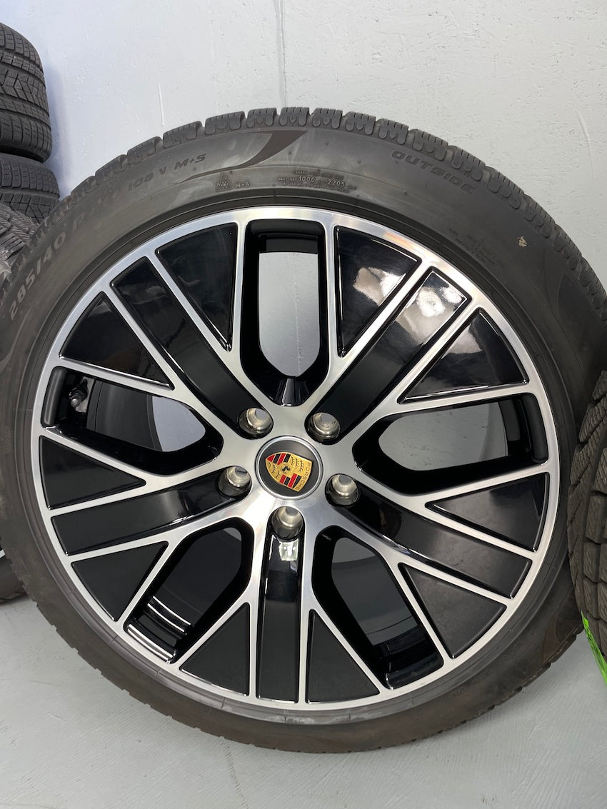 Porsche Taycan 20 Zoll TURBO AERO Winterräder Pirelli NUR 1100KM DOT2021