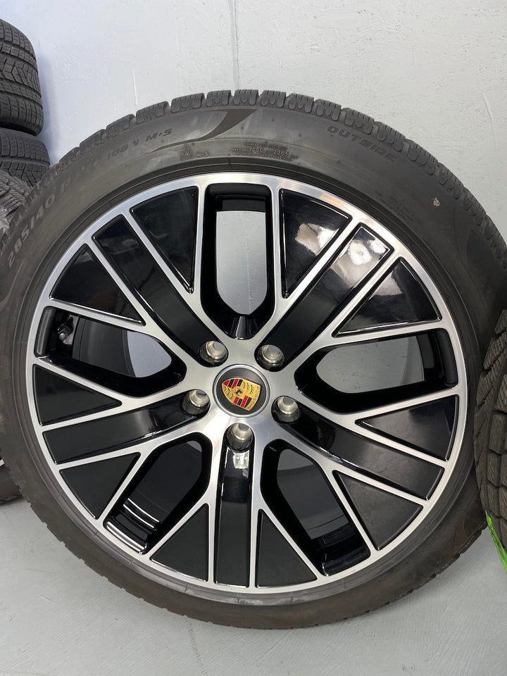 Porsche Taycan 20 Zoll TURBO AERO Winterräder Pirelli NUR 1100KM DOT2021