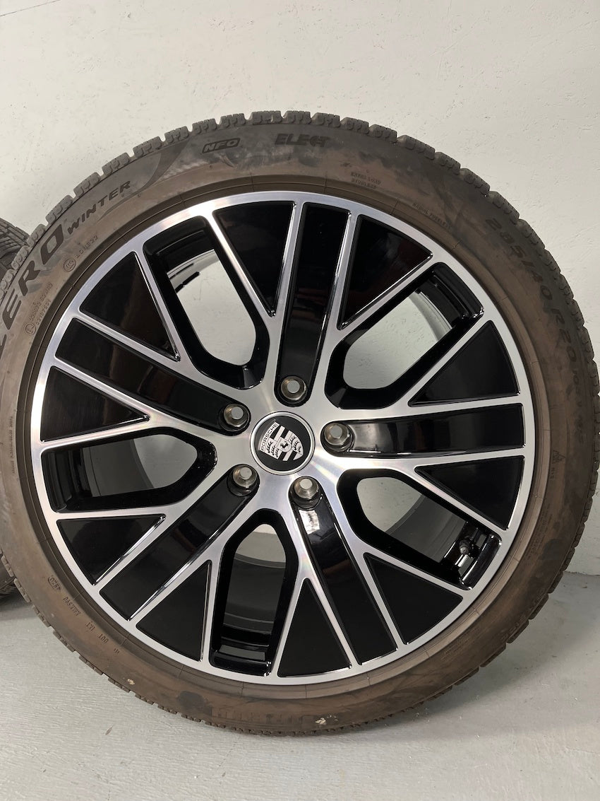 Porsche Taycan 20 Zoll TURBO AERO Winterräder Pirelli DOT aus 2021