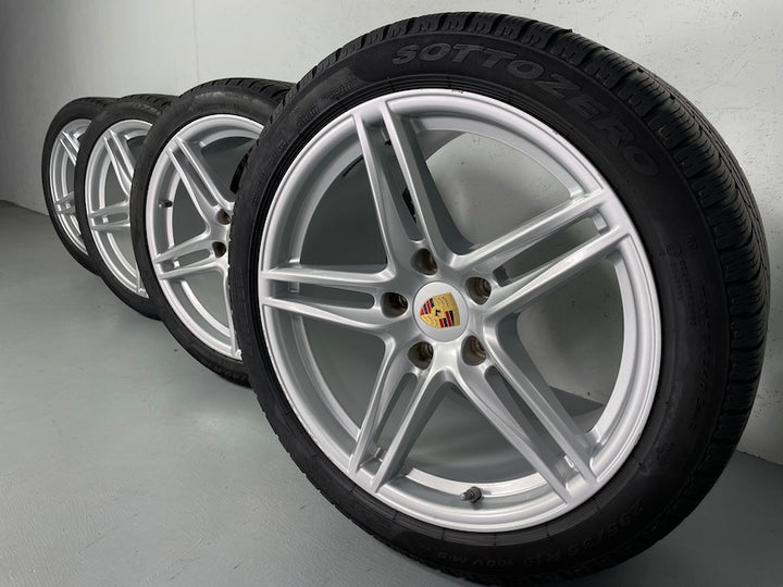 Porsche 991.2 19 Zoll Carrera Winter 4S C4 Pirelli
