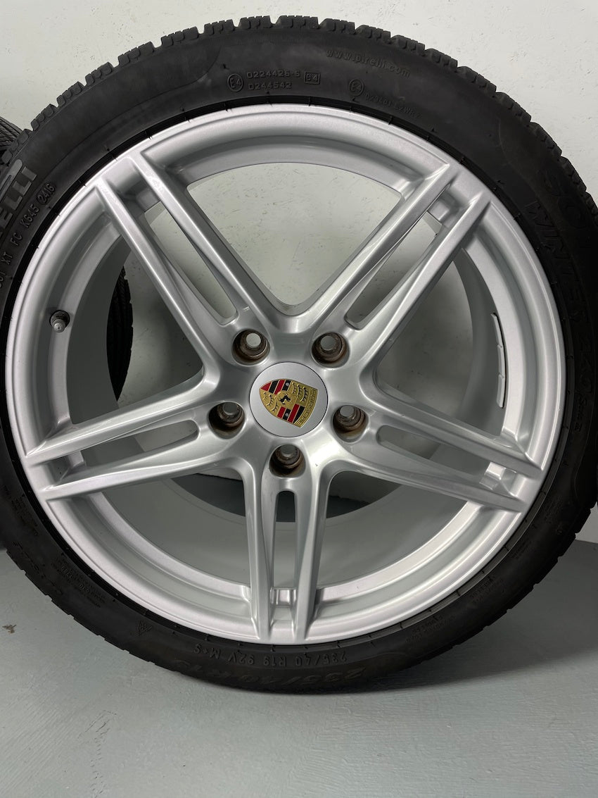 Porsche 991.2 19 Zoll Carrera Winter 4S C4 Pirelli
