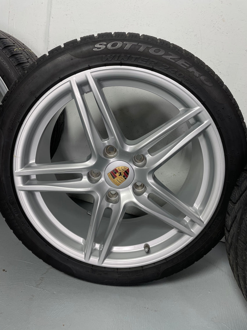Porsche 991.2 19 Zoll Carrera Winter 4S C4 Pirelli
