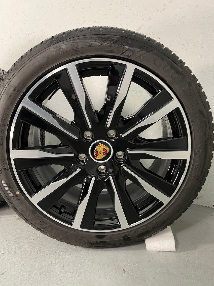 Porsche Taycan 20 Zoll Tequipment Design Winterräder Goodyear DOT2023 6,5-7mm