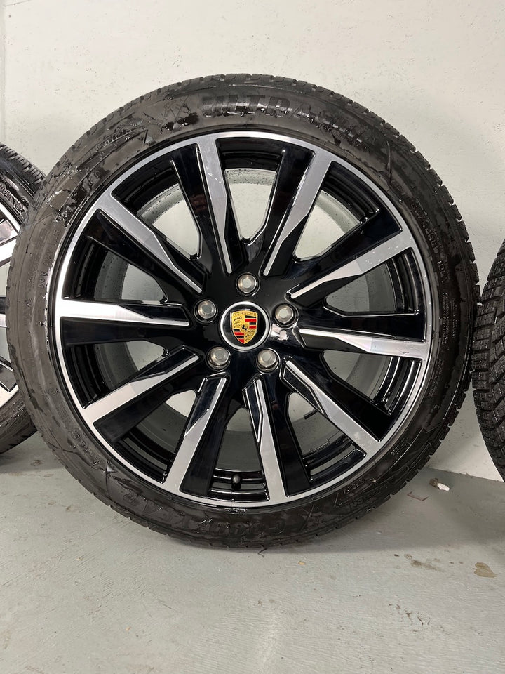 Porsche Taycan 20 Zoll Tequipment Design Winterräder Goodyear DOT2023 6,5-7mm