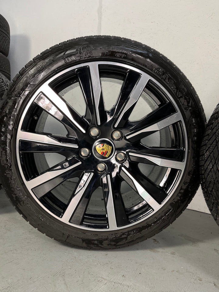 Porsche Taycan 20 Zoll Tequipment Design Winterräder Goodyear DOT2023 6,5-7mm