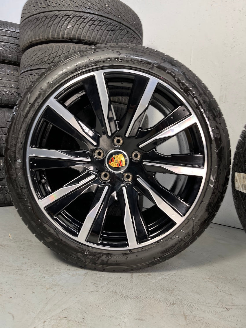 Porsche Taycan 20 Zoll Tequipment Design Winterräder Goodyear DOT2023 6,5-7mm