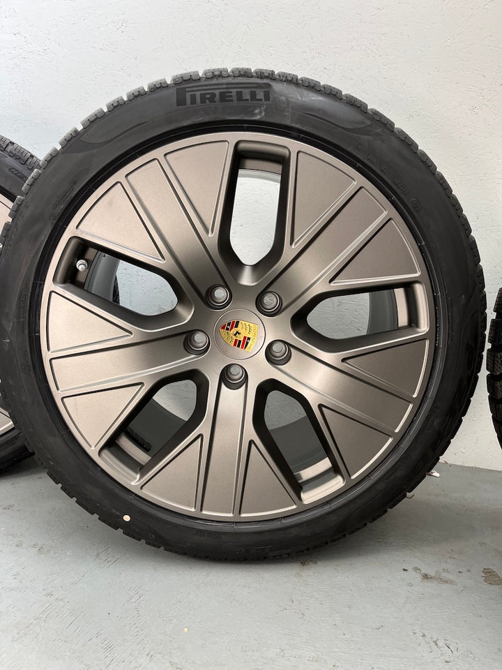 Porsche Taycan 20 Zoll TURBO AERO Winter Pirelli PLATINUM NEUREIFEN