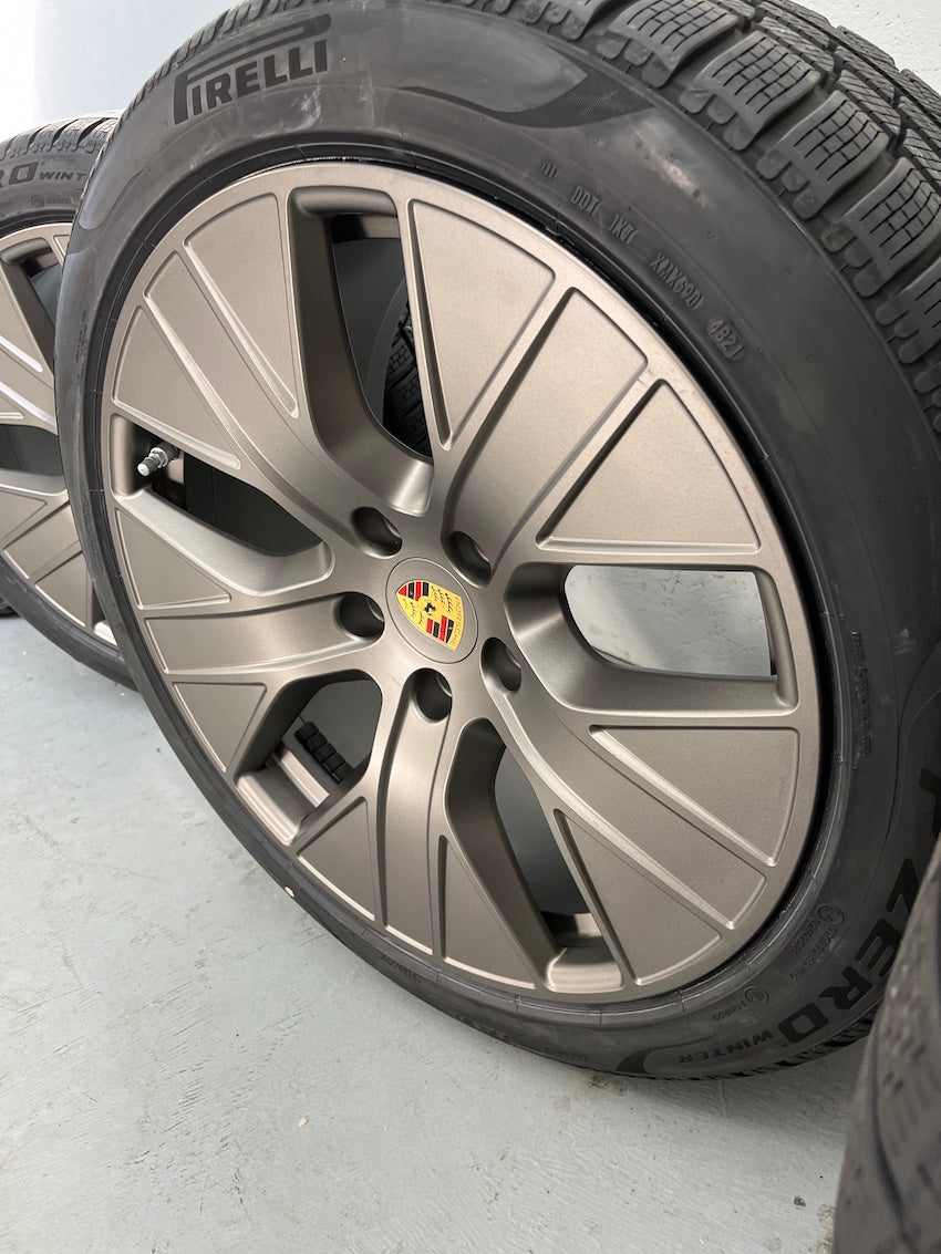 Porsche Taycan 20 Zoll TURBO AERO Winter Pirelli PLATINUM NEUREIFEN