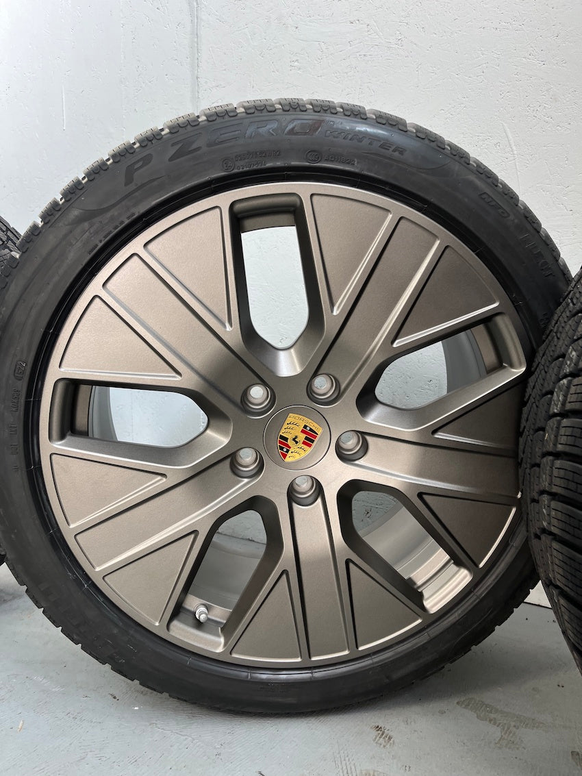 Porsche Taycan 20 Zoll TURBO AERO Winter Pirelli PLATINUM NEUREIFEN
